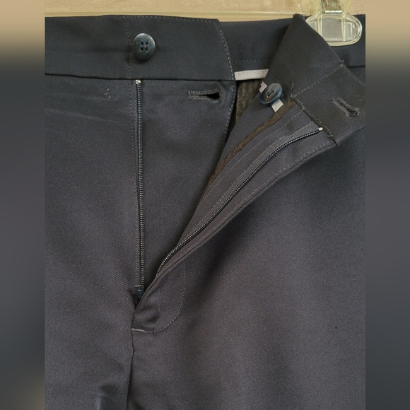 Van Heusen Traveler Dress Pants Men’s 38x30 Navy Blue Flat Front Pre-Owned - Picture 2 of 8